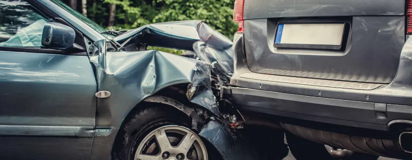 Vehiculo colisiono contra otro vehiculo por atras
