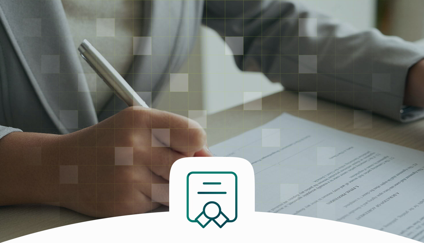 Personas con lapicero en mano