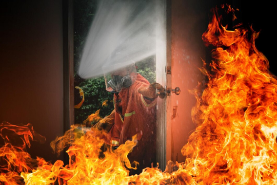 Incendio dentro de un local comercial